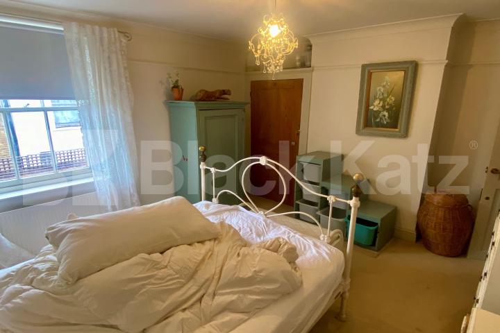 Gorgeous period house with all bills included Archbishops Place , Brixton