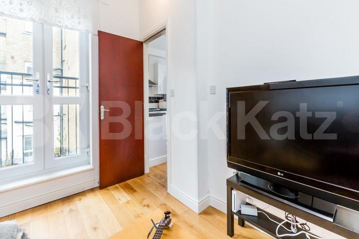 1 bedroom Maisonette on a quiet residential street near Stoke Newington station  Springdale Road, Newington Green