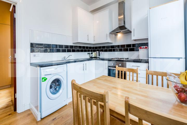 1 bedroom Maisonette on a quiet residential street near Stoke Newington station  Springdale Road, Newington Green
