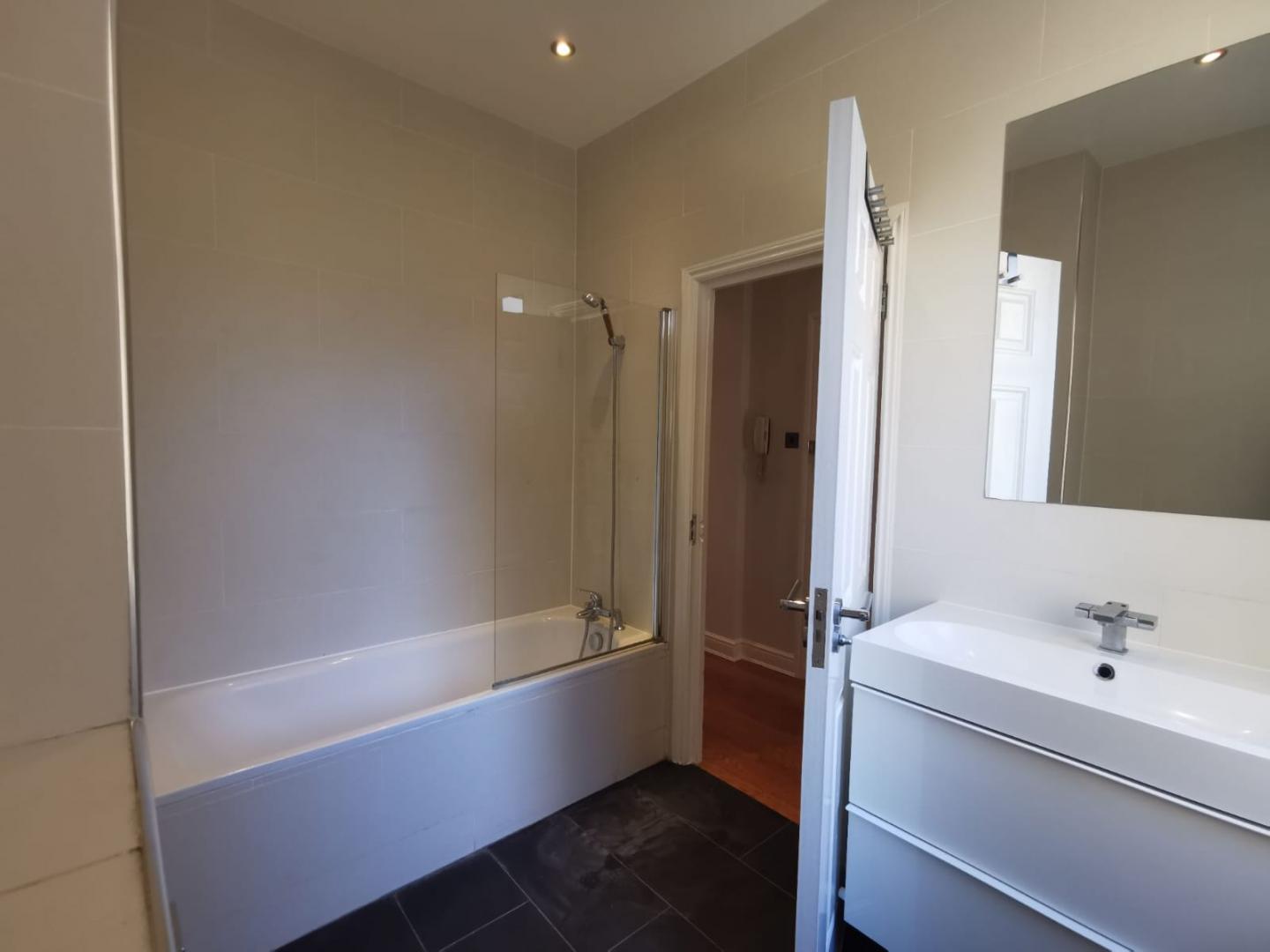 			1 Bedroom, 1 bath, 1 reception Flat			 Fermoy Road, Maida Vale