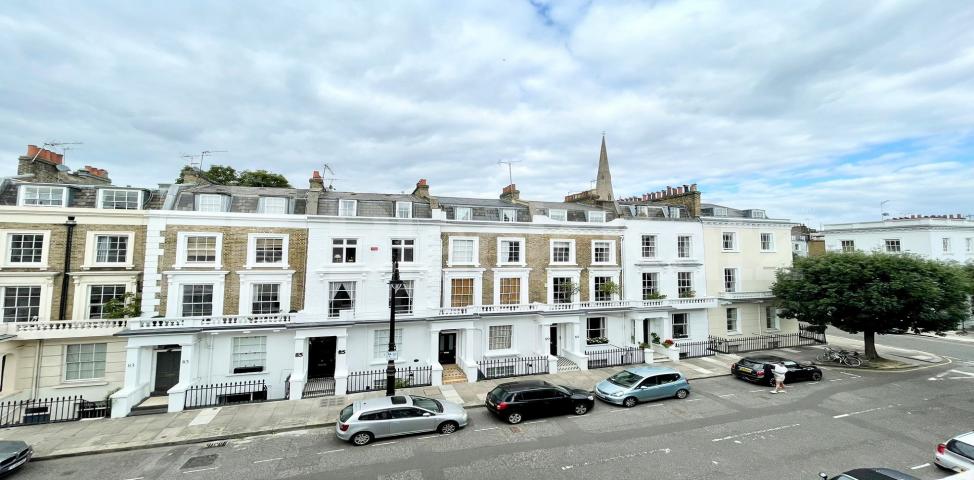 Bright and Airy three bedroomed apartment in Central London  Alderney Street, Pimlico