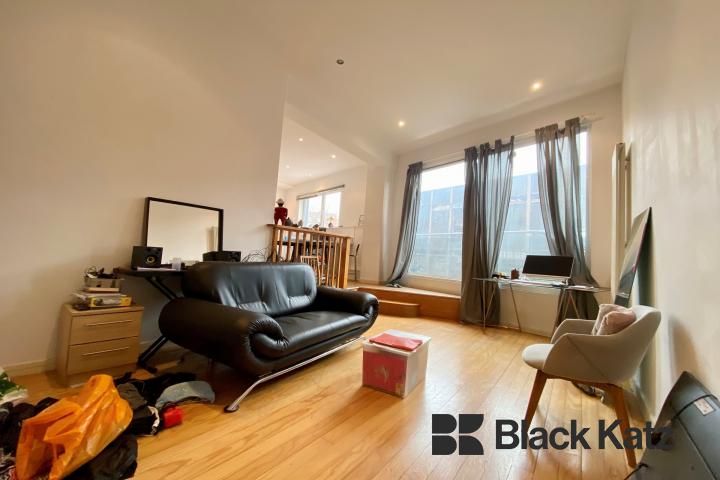 Superbly located & offering 528 Sq. Ft. of living & entertaining space  Newington Causeway, Borough