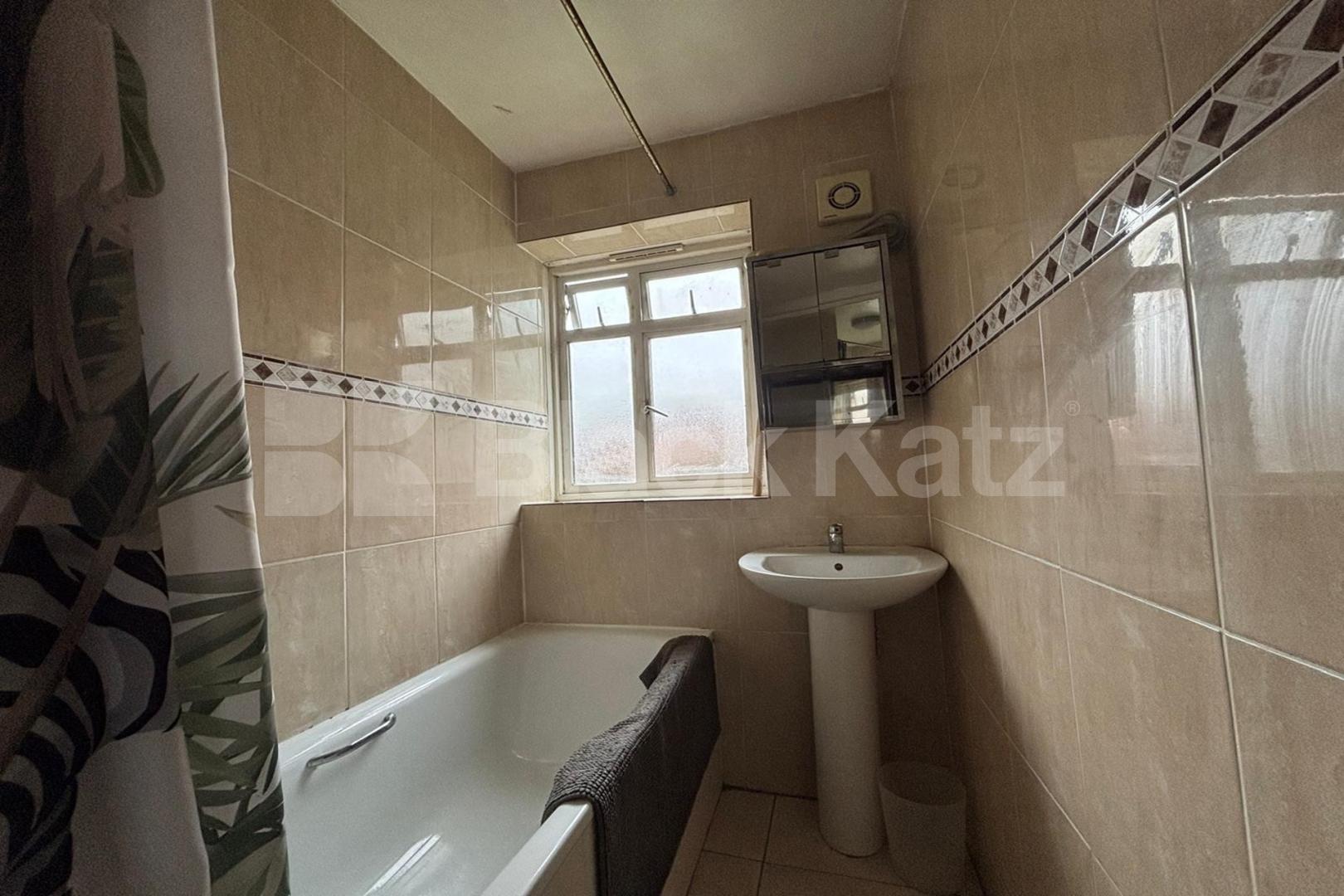 Duplex apartment includes heating & hotwater Churchill Gardens, Pimlico