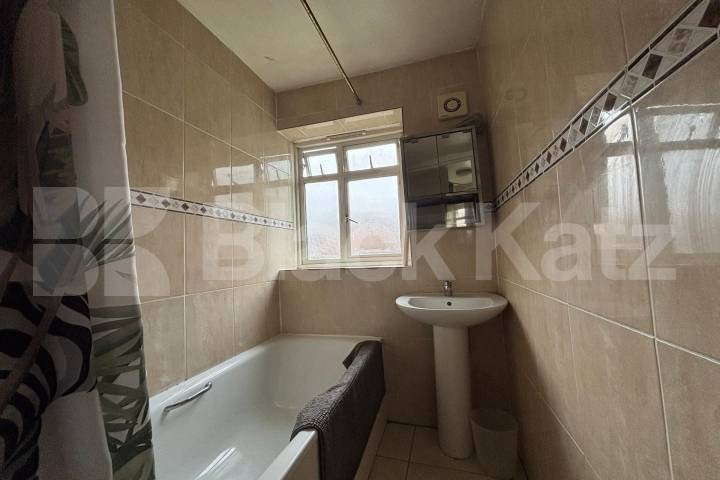 Duplex apartment includes heating & hotwater Churchill Gardens, Pimlico