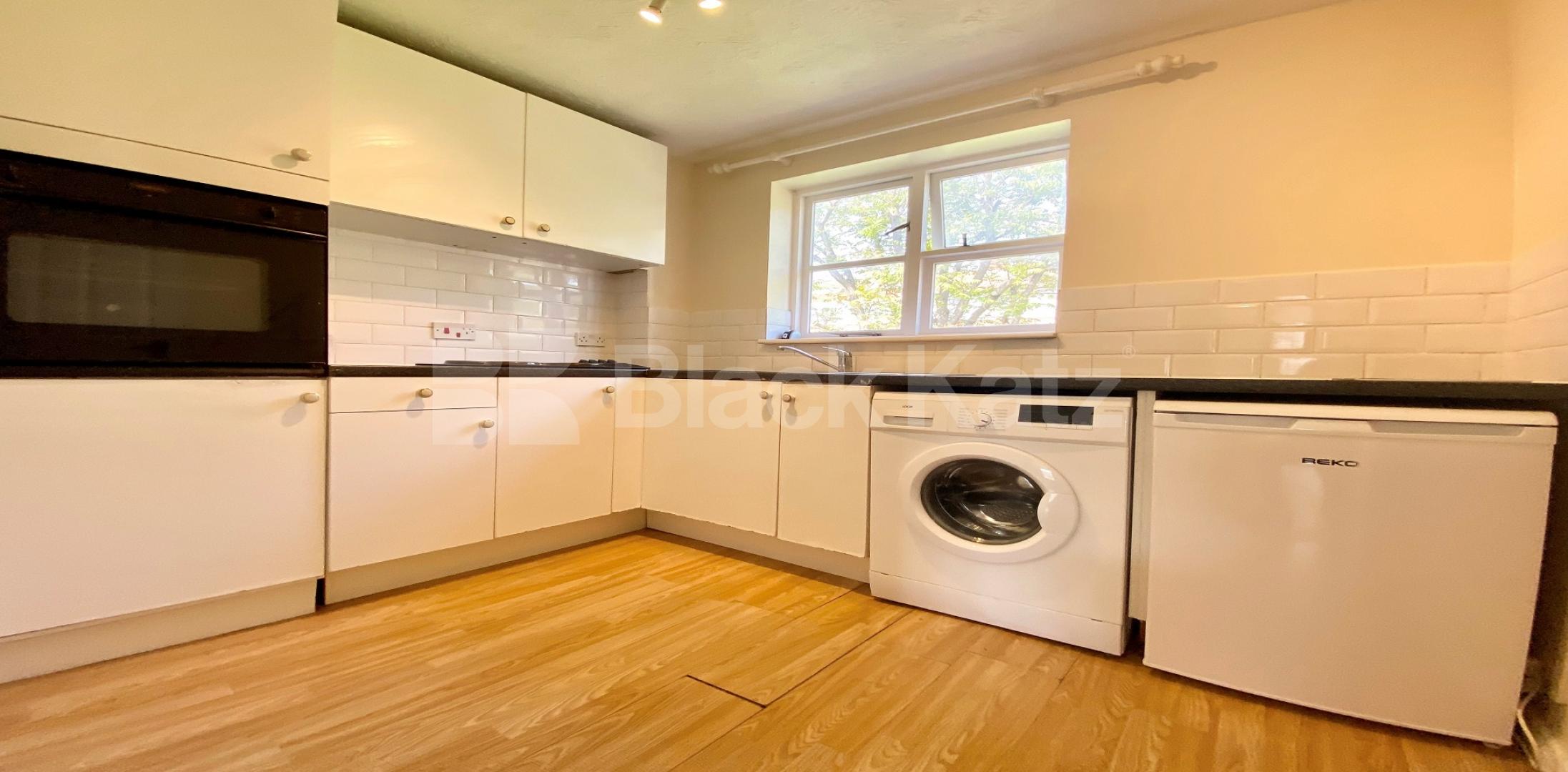 			LET, 2 Bedroom, 2 bath, 1 reception Apartment			 Bushwood Drive , Bermondsey 