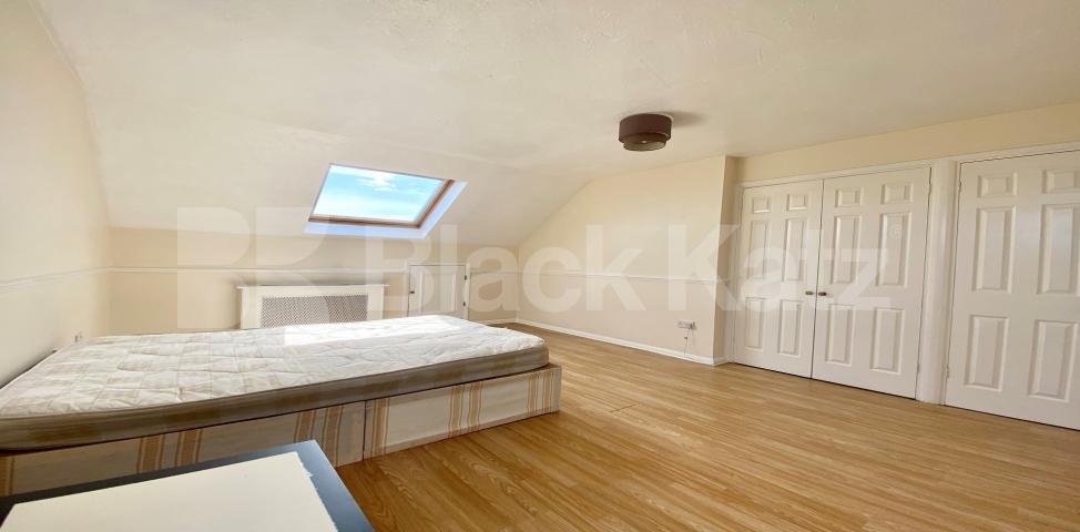 			LET, 2 Bedroom, 2 bath, 1 reception Apartment			 Bushwood Drive , Bermondsey 