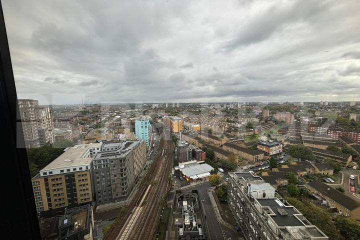 Located on the 18th Floor of this Iconic Tower with Stunning Views Strata, Walworth Road, Elephant and Castle