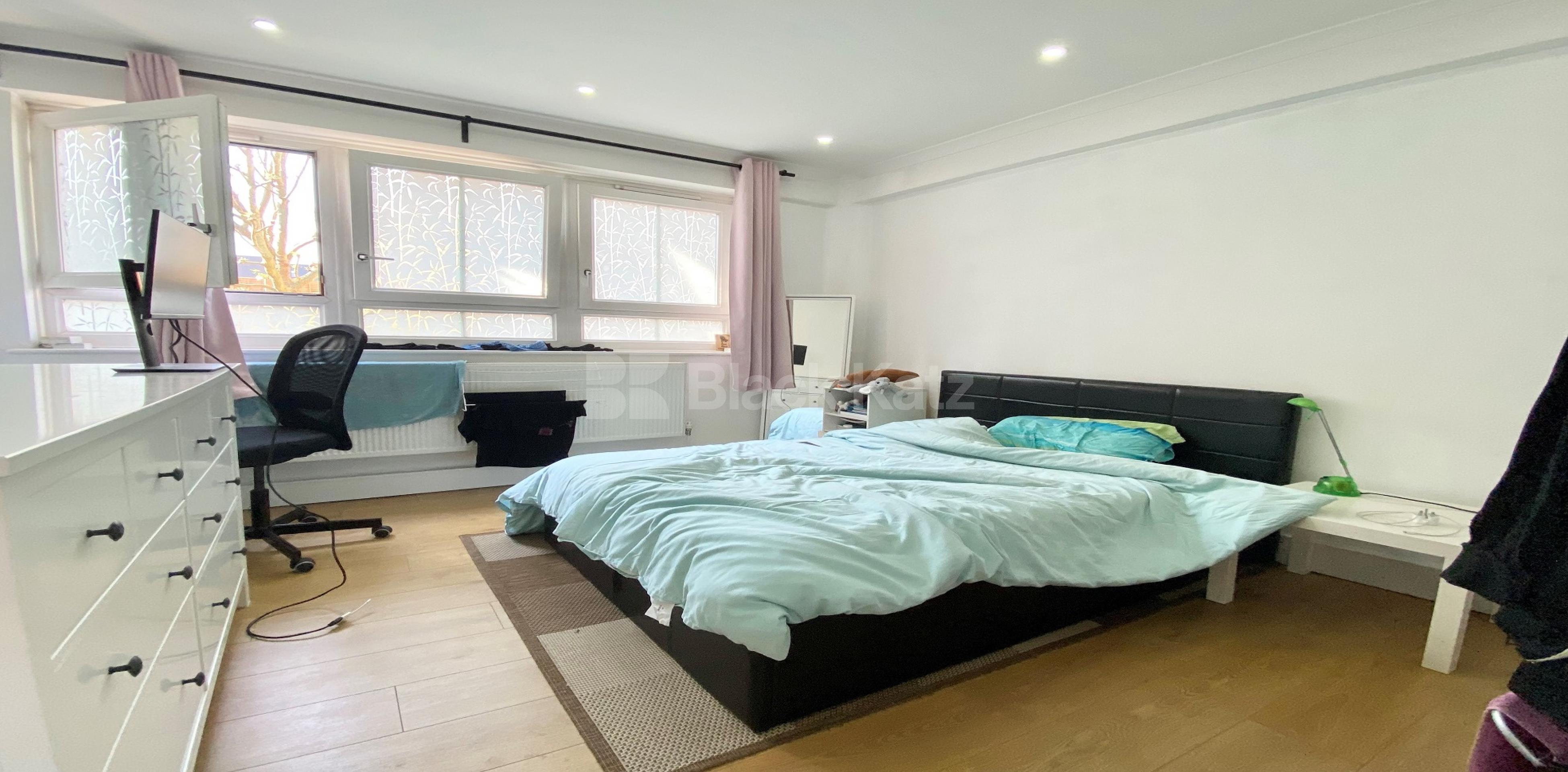 			UNDER OFFER, 3 Bedroom, 1 bath, 0 reception Apartment			 Meakin Estate, Rothsay Street, Borough SE1