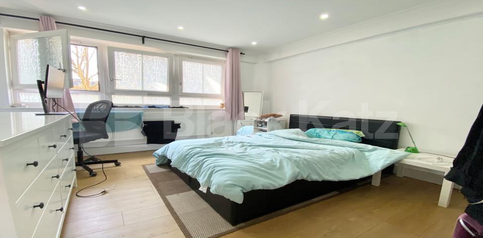 			UNDER OFFER, 3 Bedroom, 1 bath, 0 reception Apartment			 Meakin Estate, Rothsay Street, Borough