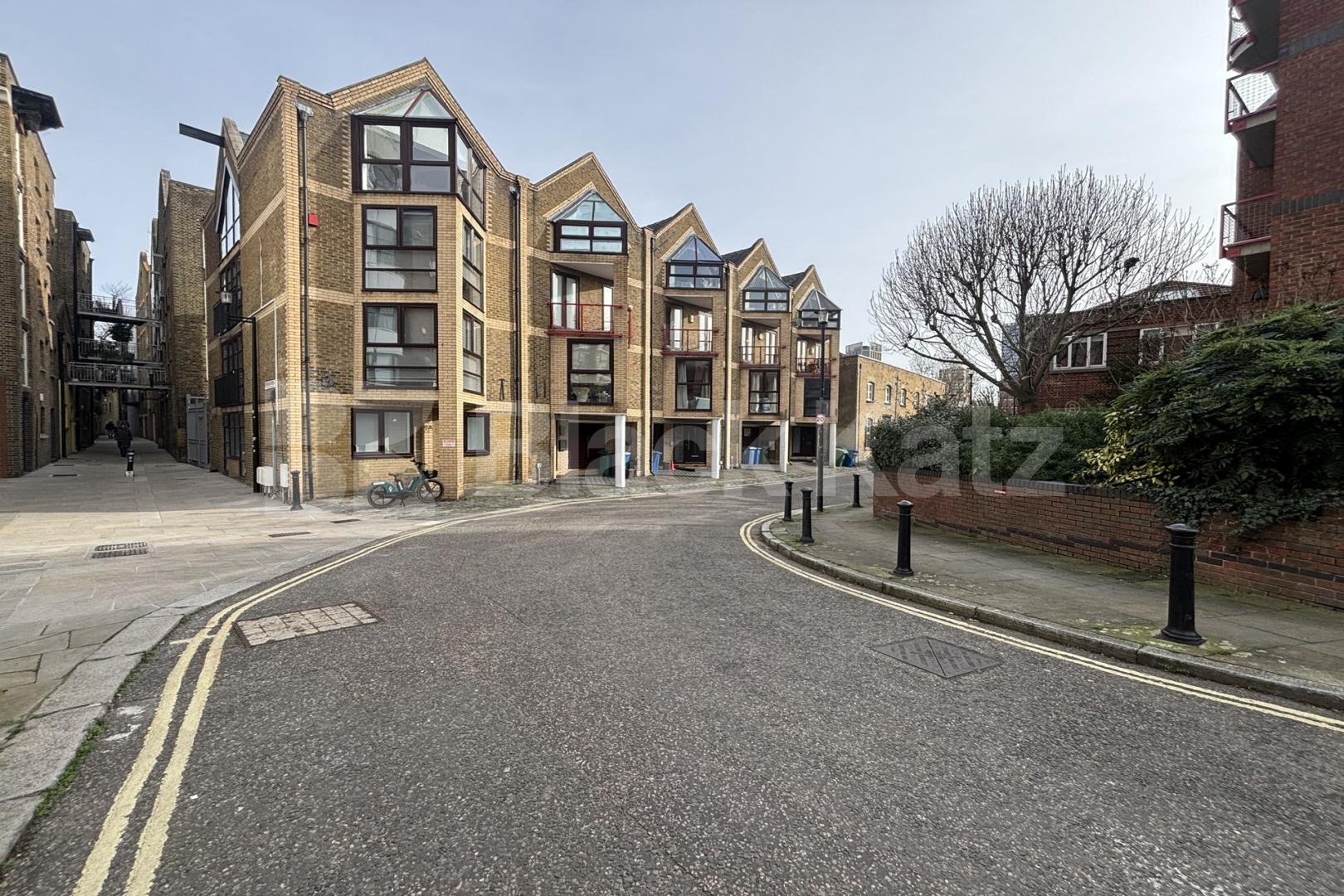 1420 Sq.Ft of living & entertaining space by the River Thames  Elephant lane , Bermondsey / Rotherhithe 