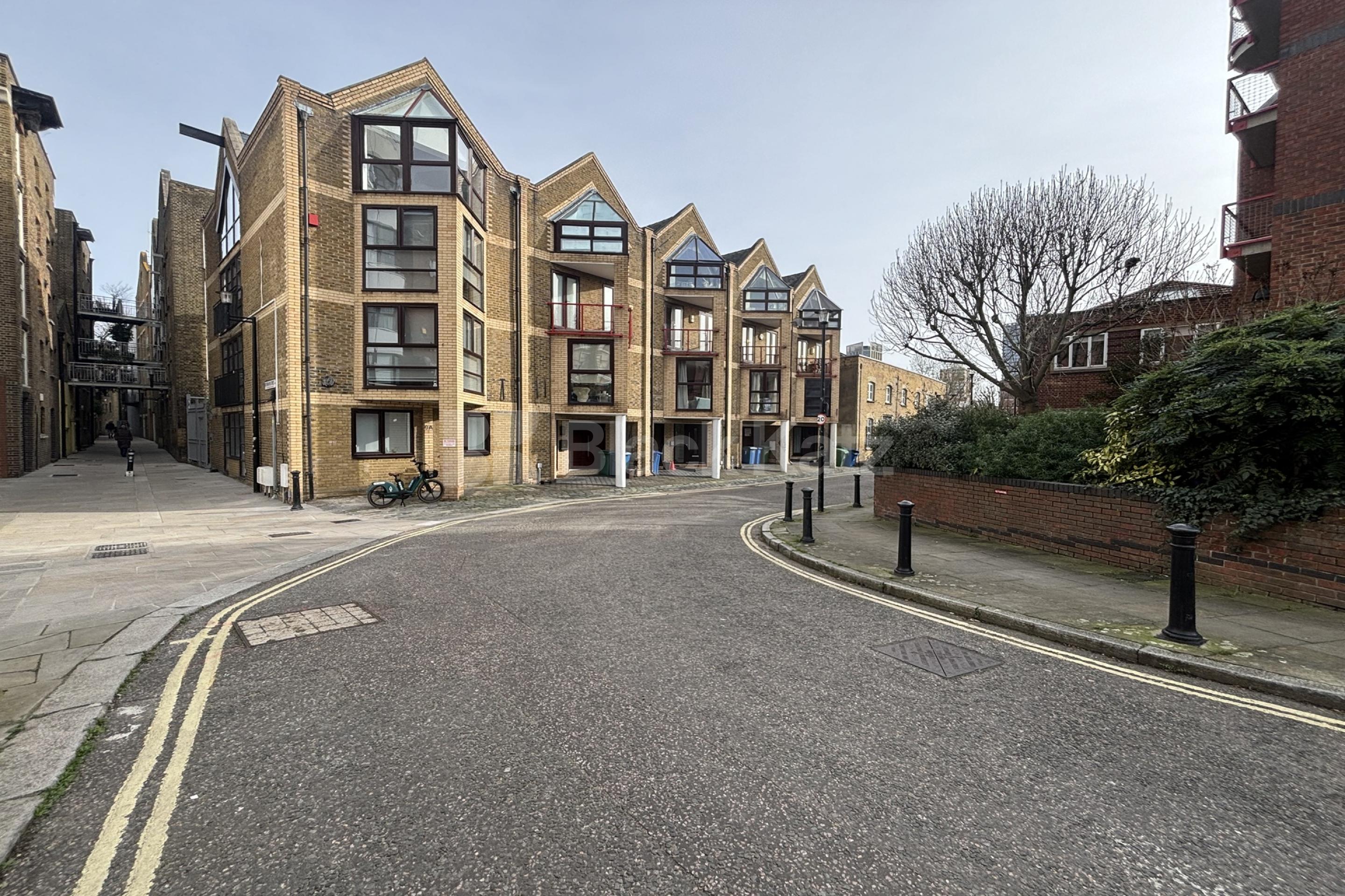1420 Sq.Ft of living & entertaining space by the River Thames  Elephant lane , Bermondsey / Rotherhithe  SE16