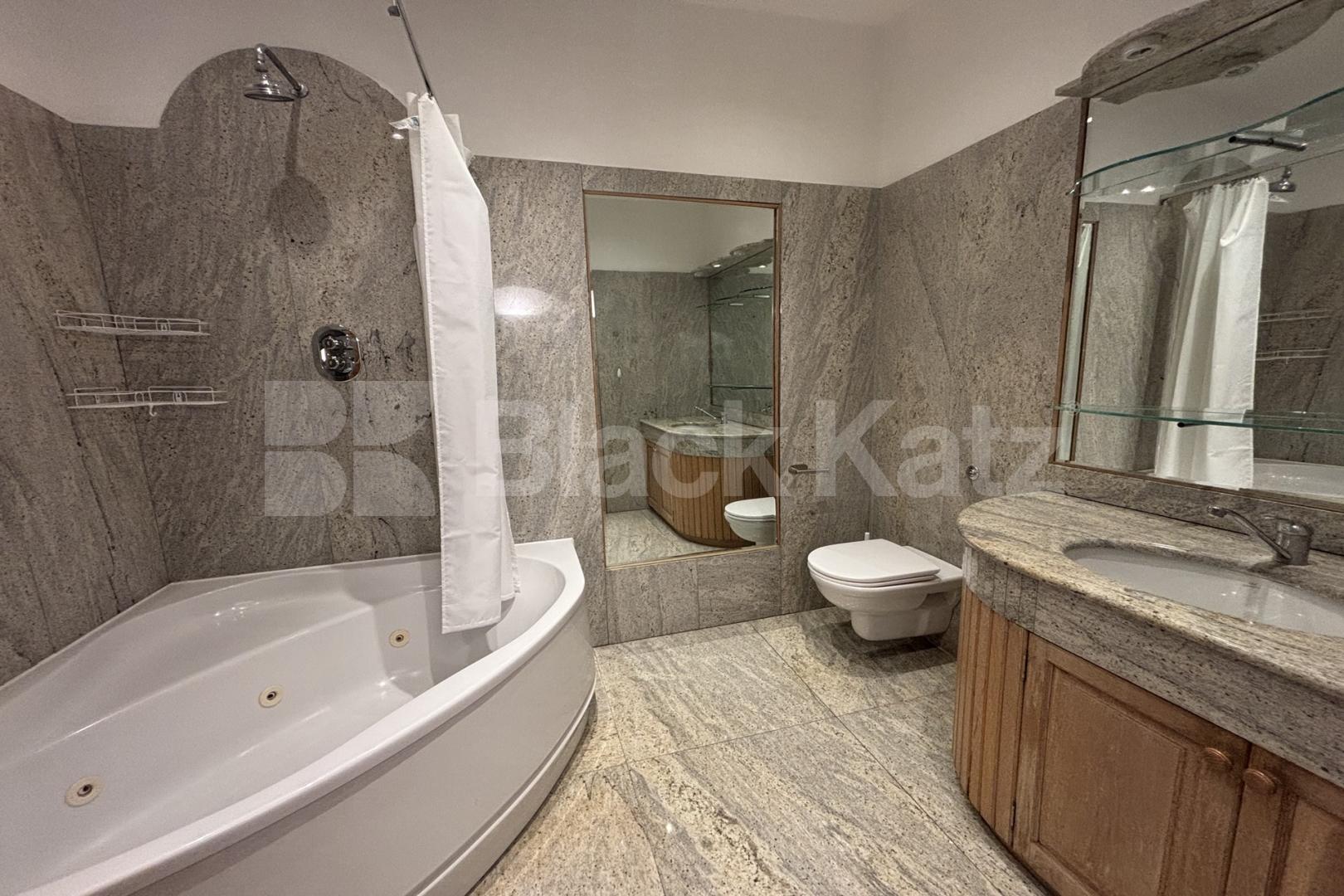 Superbly located, two bathrooms, generous period conversion  Union Street, London Bridge