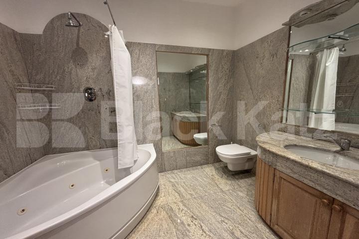 Superbly located, two bathrooms, generous period conversion  Union Street, London Bridge