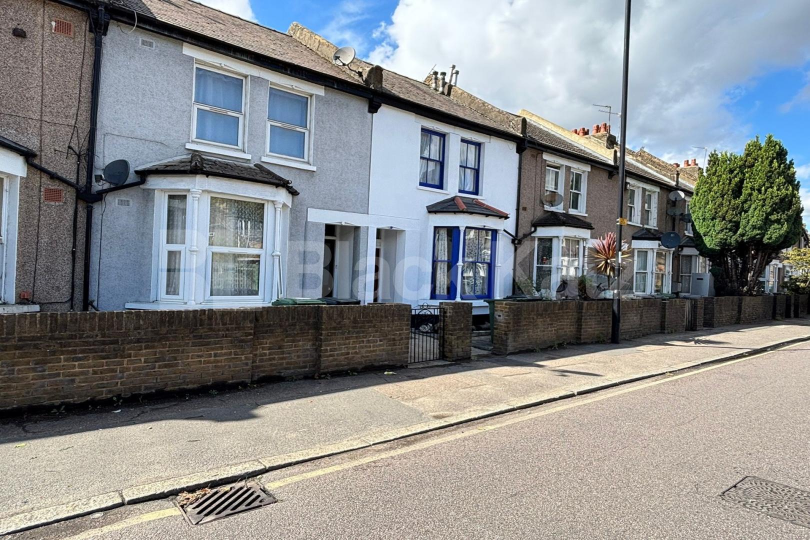 Period house with two bathrooms & patio garden  Trundleys Road , Surrey Quays