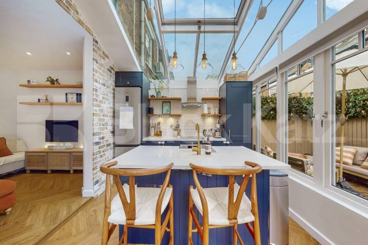 Stylish & contemporary maisonette flooded with natural light  Odger Street, Battersea 