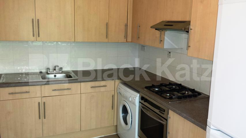 			MINUTES TO TUBE!, 1 Bedroom, 1 bath, 1 reception Flat			 Mecklenburgh Square, BLOOMSBURY