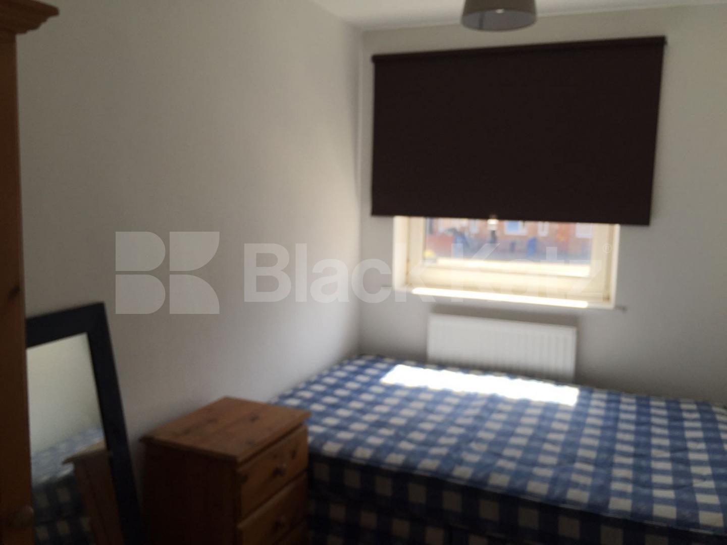 			NEWLY REFURBISHED 4 BEDROOM MAISONETTE WITH GARDEN!, 4 Bedroom, 1 bath, 1 reception Ground Floor Maisonette			 Portia Way, MILE END-BOW