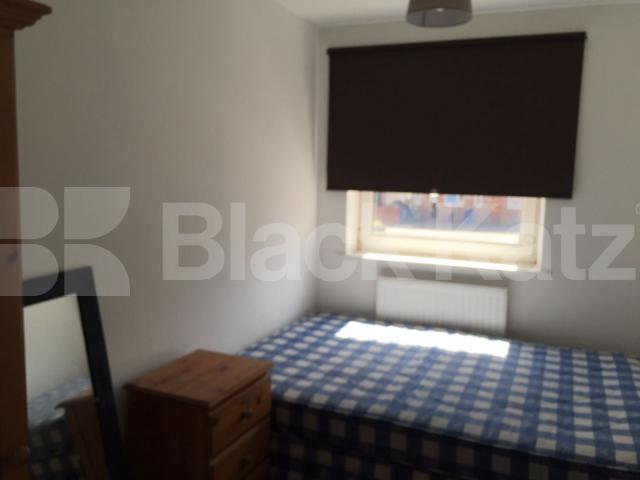 			NEWLY REFURBISHED 4 BEDROOM MAISONETTE WITH GARDEN!, 4 Bedroom, 1 bath, 1 reception Ground Floor Maisonette			 Portia Way, MILE END-BOW