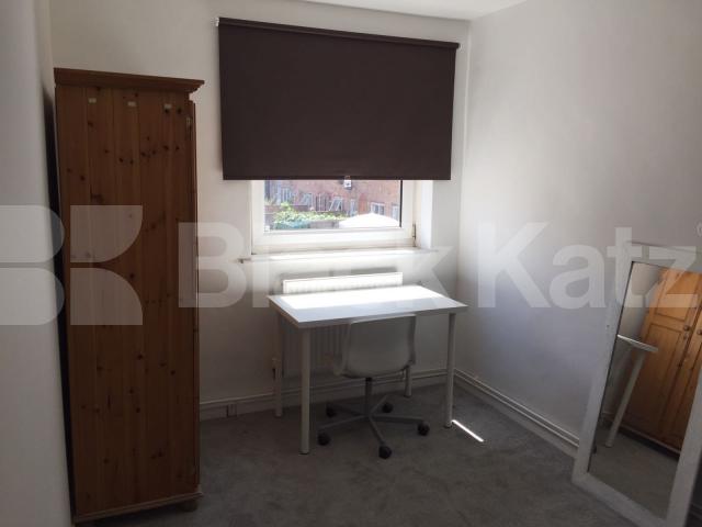 			NEWLY REFURBISHED 4 BEDROOM MAISONETTE WITH GARDEN!, 4 Bedroom, 1 bath, 1 reception Ground Floor Maisonette			 Portia Way, MILE END-BOW