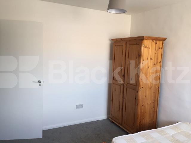 			NEWLY REFURBISHED 4 BEDROOM MAISONETTE WITH GARDEN!, 4 Bedroom, 1 bath, 1 reception Ground Floor Maisonette			 Portia Way, MILE END-BOW