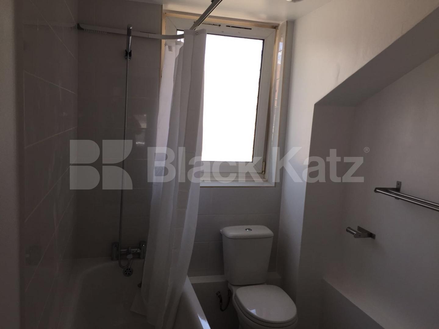 			NEWLY REFURBISHED 4 BEDROOM MAISONETTE WITH GARDEN!, 4 Bedroom, 1 bath, 1 reception Ground Floor Maisonette			 Portia Way, MILE END-BOW