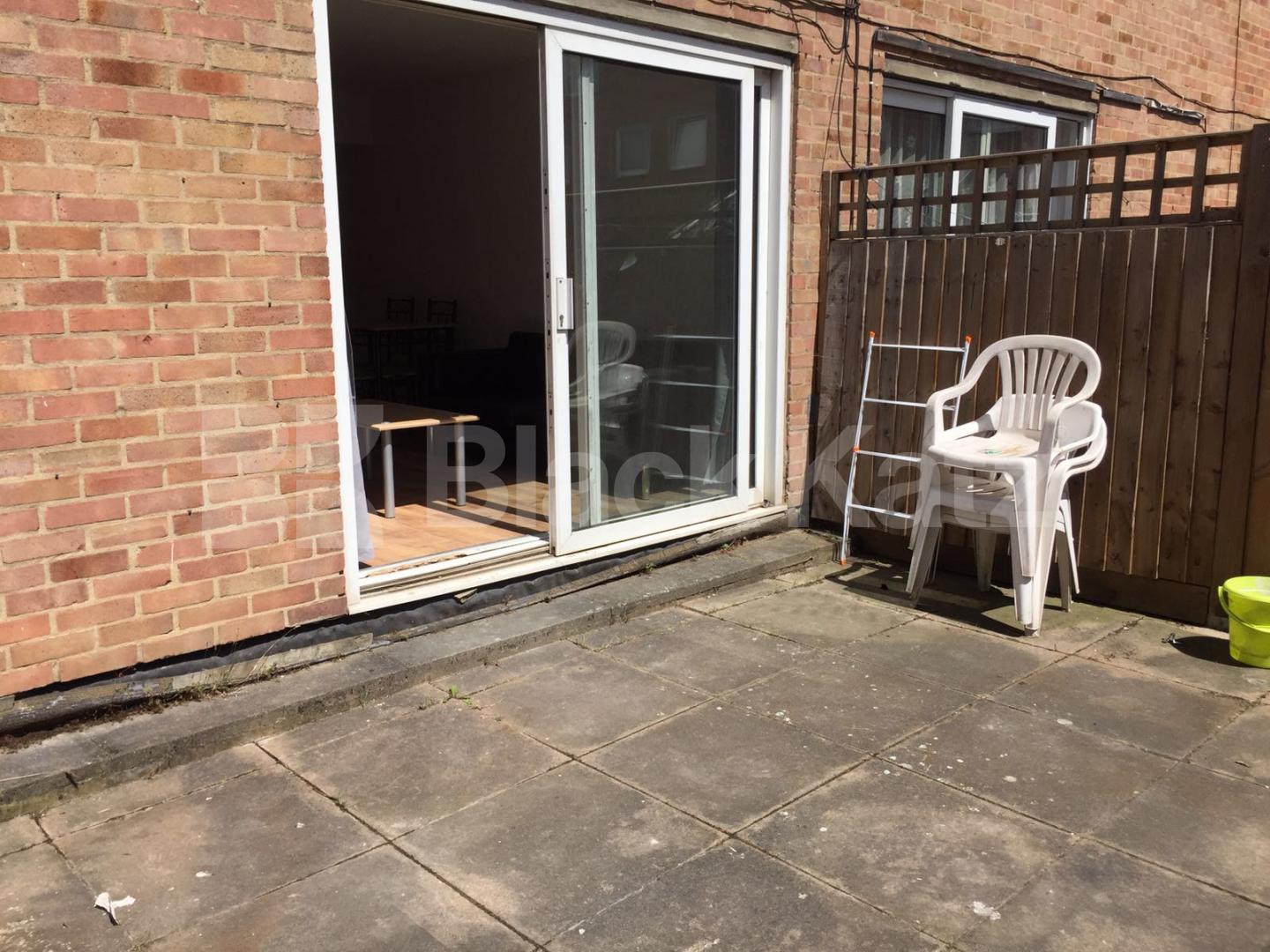 			NEWLY REFURBISHED 4 BEDROOM MAISONETTE WITH GARDEN!, 4 Bedroom, 1 bath, 1 reception Ground Floor Maisonette			 Portia Way, MILE END-BOW