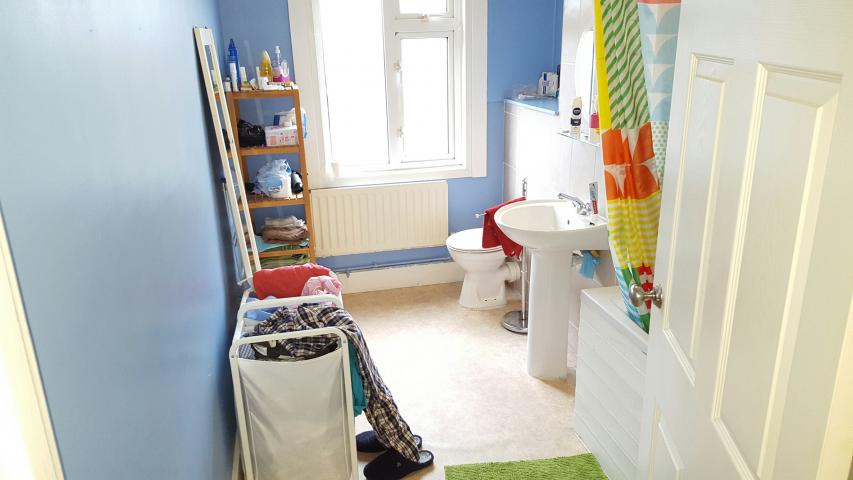 			UNDER OFFER , 1 Bedroom, 1 bath, 1 reception Flat			 Yeldham Road , HAMMERSMITH