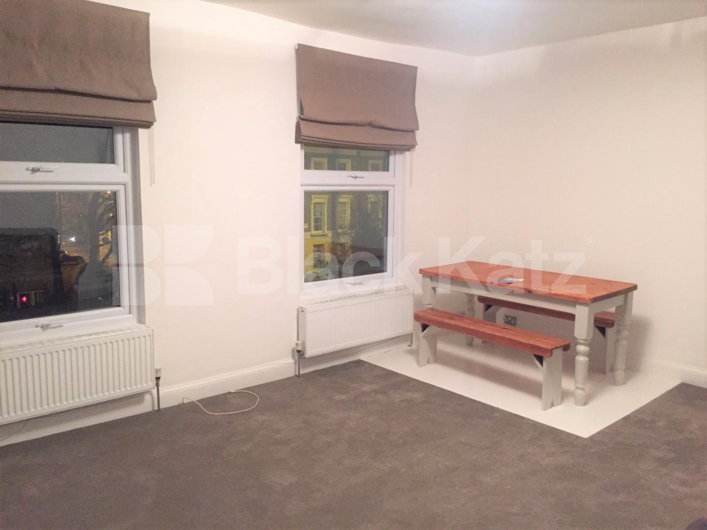 			STUNNING SPLIT LEVEL 2 BEDROOM APARTMENT , 2 Bedroom, 1 bath, 1 reception Flat			 Tollington Road, HOLLOWAY-FINSBURY PARK-ISLINGTON