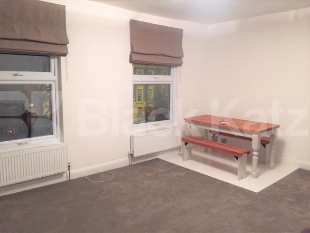 			STUNNING SPLIT LEVEL 2 BEDROOM APARTMENT , 2 Bedroom, 1 bath, 1 reception Flat			 Tollington Road, HOLLOWAY-FINSBURY PARK-ISLINGTON