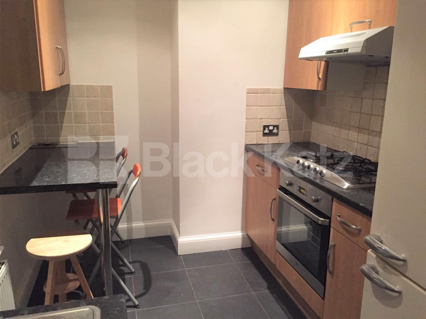 			STUNNING SPLIT LEVEL 2 BEDROOM APARTMENT , 2 Bedroom, 1 bath, 1 reception Flat			 Tollington Road, HOLLOWAY-FINSBURY PARK-ISLINGTON