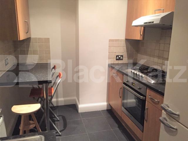 			STUNNING SPLIT LEVEL 2 BEDROOM APARTMENT , 2 Bedroom, 1 bath, 1 reception Flat			 Tollington Road, HOLLOWAY-FINSBURY PARK-ISLINGTON