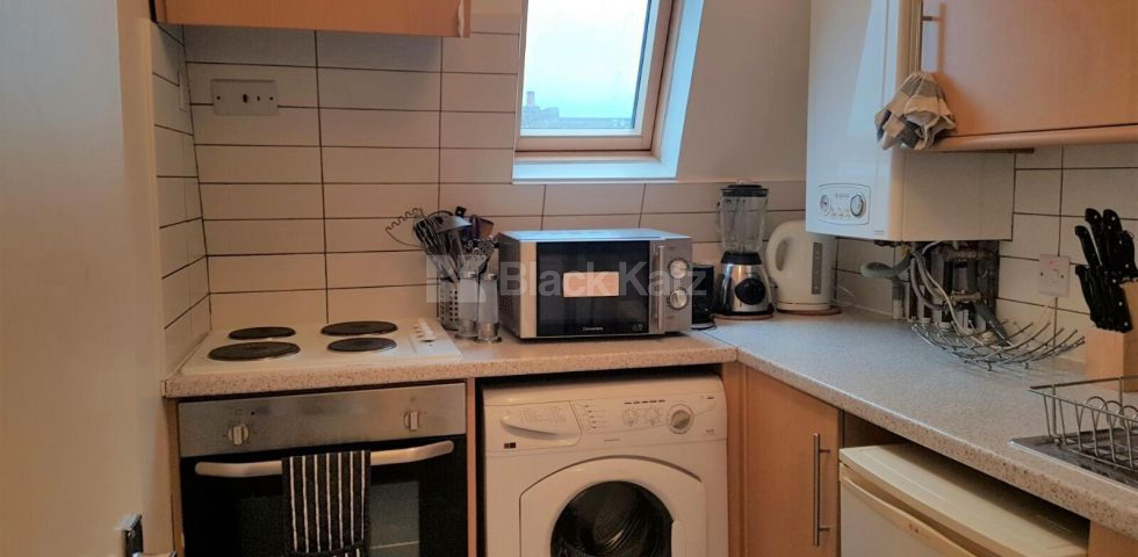 			RENT INCLUSIVE OF GAS, ELECTRIC AND WATER RATES, 1 Bedroom, 1 bath, 1 reception Flat			 Stroud Green Road, FINSBURY PARK-STROUD GREEN N4