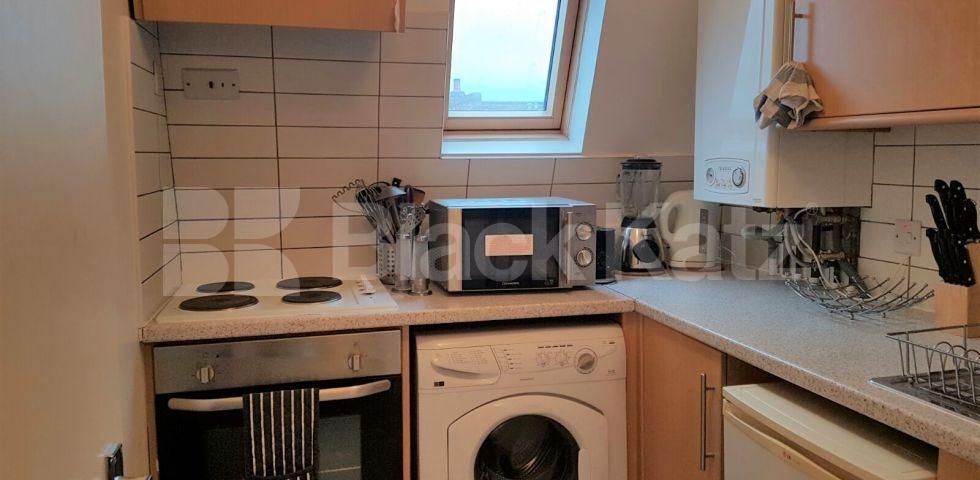 			RENT INCLUSIVE OF GAS, ELECTRIC AND WATER RATES, 1 Bedroom, 1 bath, 1 reception Flat			 Stroud Green Road, FINSBURY PARK-STROUD GREEN