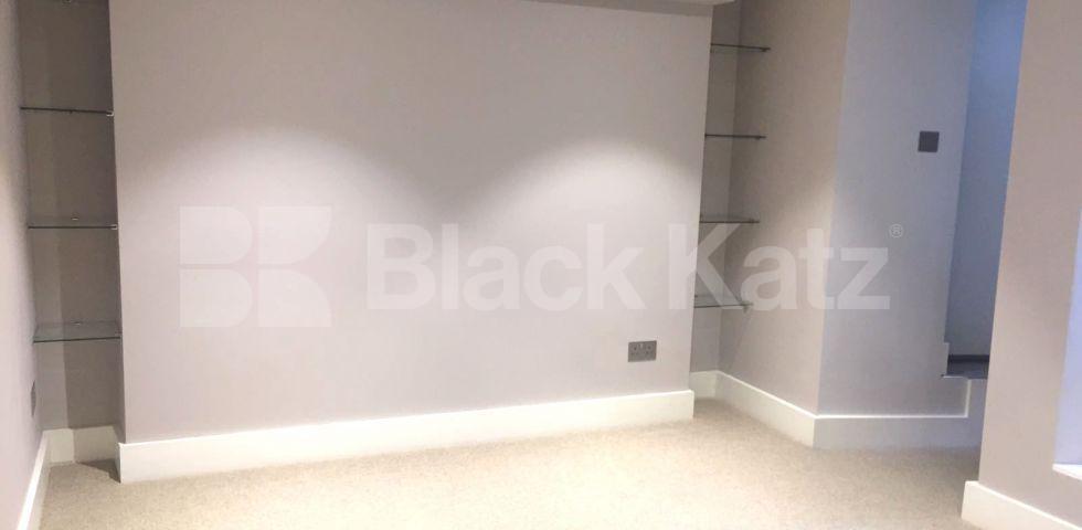 			NEW INSTRUCTION!, 1 Bedroom, 1 bath, 1 reception Flat			 Molyneux Street, MARYLEBONE