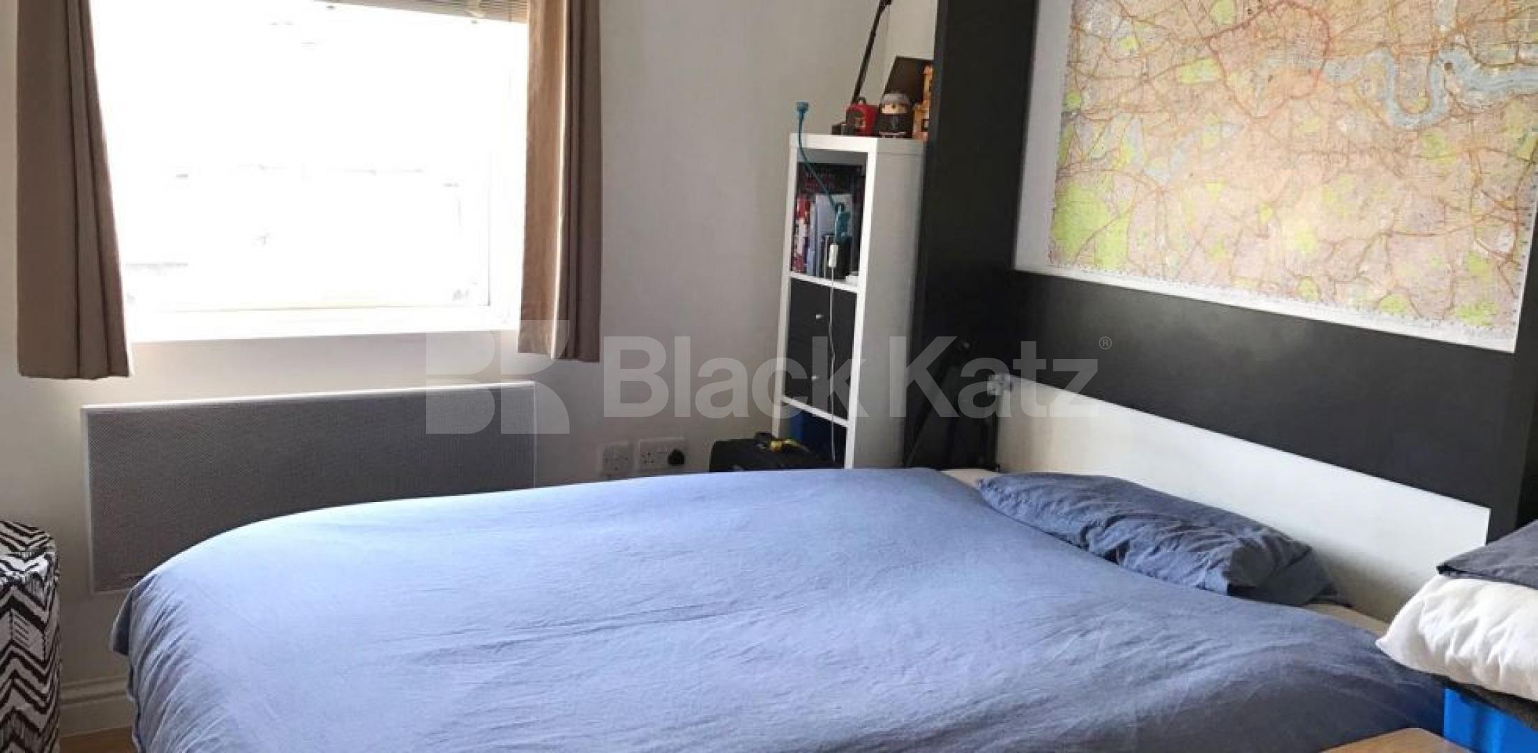 Modern studio in the heart of Camden mins to tube & shops Camden High Street, Camden