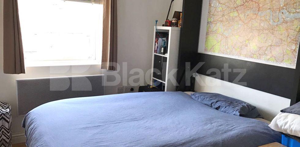 Modern studio in the heart of Camden mins to tube & shops Camden High Street, Camden