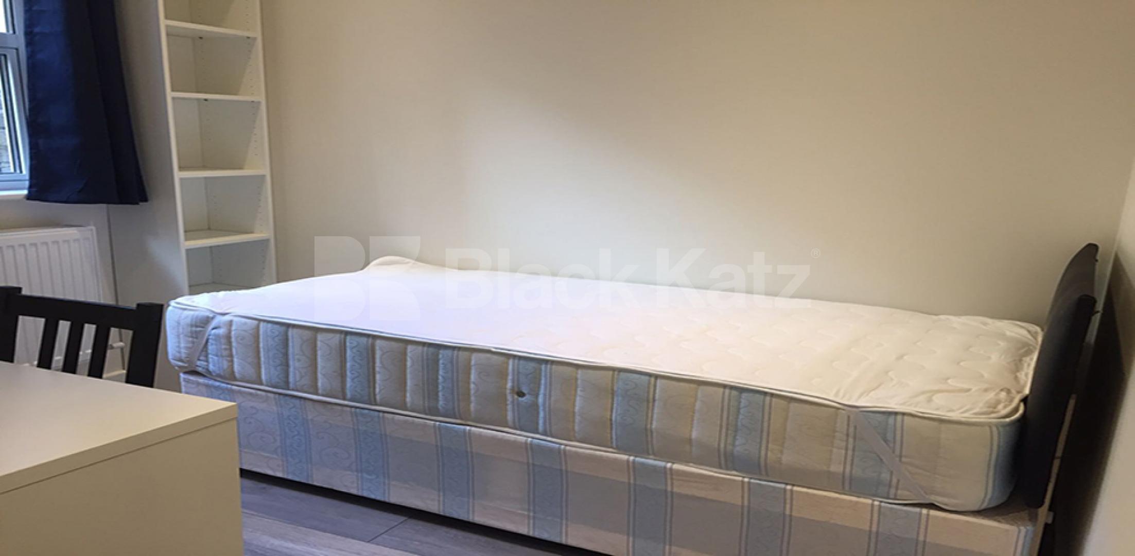 			Ideal for 3 students!, 2 Bedroom, 1 bath, 1 reception Flat			 Whitfield Street, Warren Street