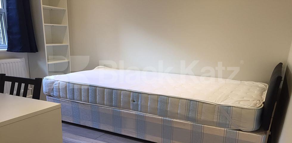 			Ideal for 3 students!, 2 Bedroom, 1 bath, 1 reception Flat			 Whitfield Street, Warren Street