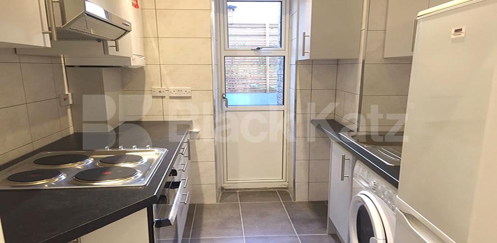 			Ideal for 3 students!, 2 Bedroom, 1 bath, 1 reception Flat			 Whitfield Street, Warren Street