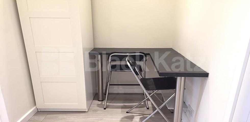 			Ideal for 3 students!, 2 Bedroom, 1 bath, 1 reception Flat			 Whitfield Street, Warren Street