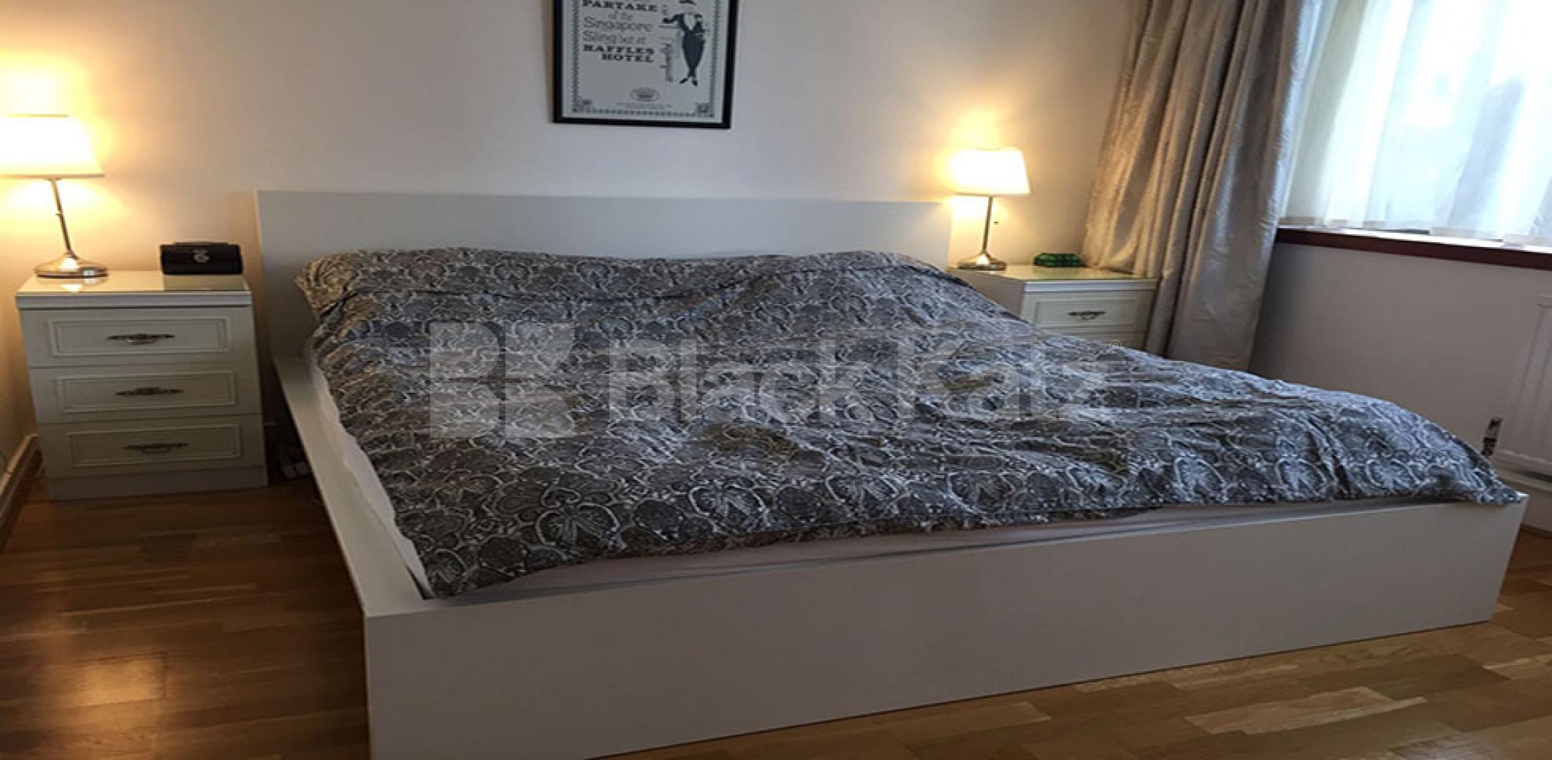 			MINUTES TO HYDE PARK & MARBLE ARCH!, 2 Bedroom, 1 bath, 1 reception Flat			 The Quadrangle , MARBLE ARCH - PADDINGTON 