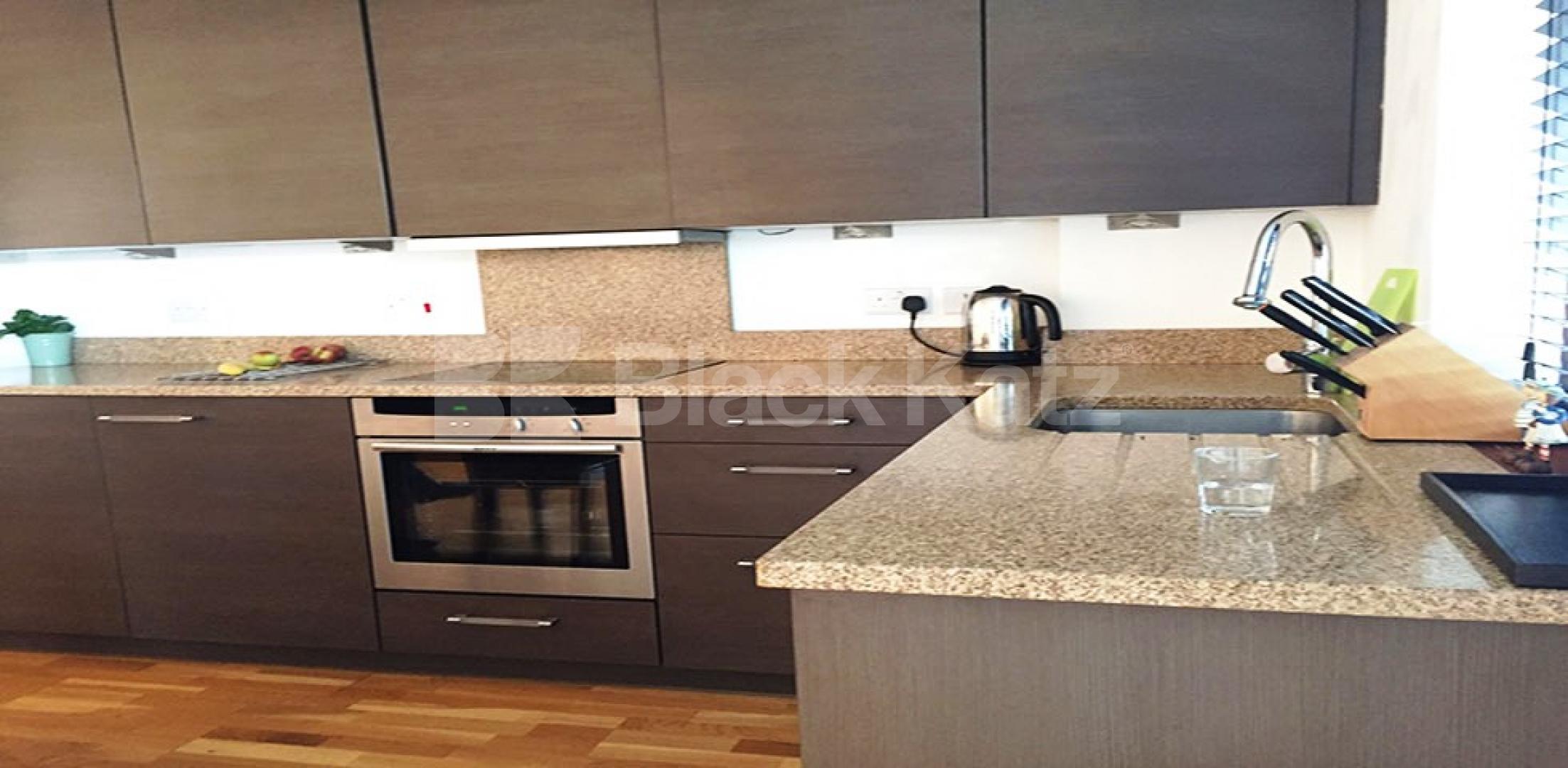 			MINUTES TO HYDE PARK & MARBLE ARCH!, 2 Bedroom, 1 bath, 1 reception Flat			 The Quadrangle , MARBLE ARCH - PADDINGTON 