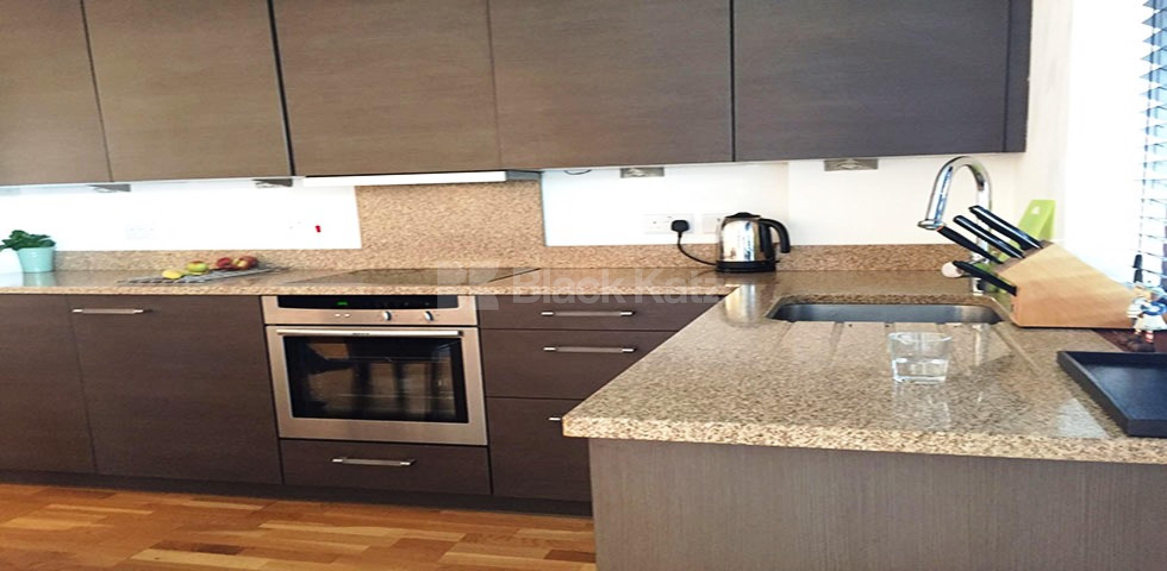 			MINUTES TO HYDE PARK & MARBLE ARCH!, 2 Bedroom, 1 bath, 1 reception Flat			 The Quadrangle , MARBLE ARCH - PADDINGTON  W2