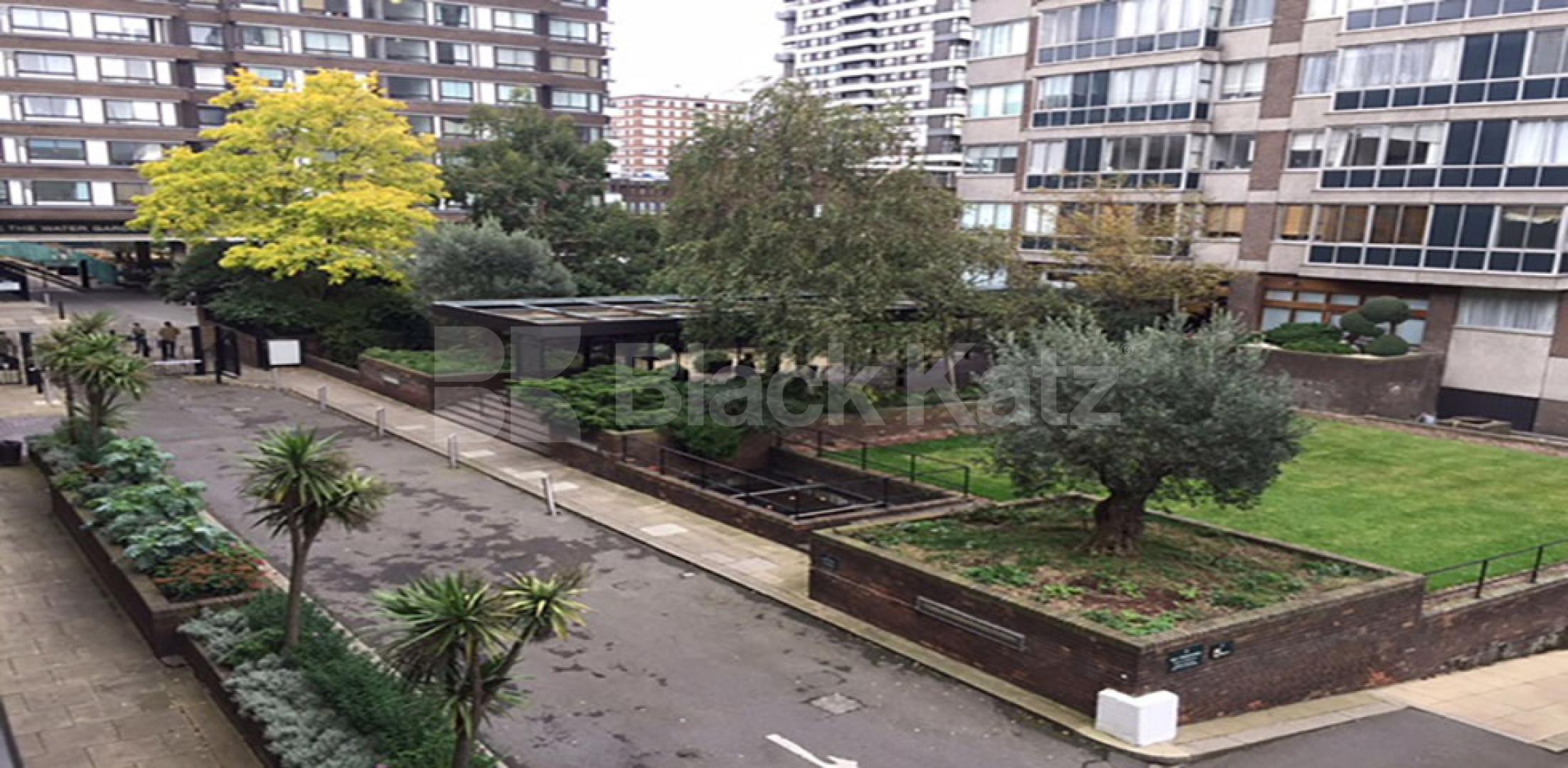 			MINUTES TO HYDE PARK & MARBLE ARCH!, 2 Bedroom, 1 bath, 1 reception Flat			 The Quadrangle , MARBLE ARCH - PADDINGTON 