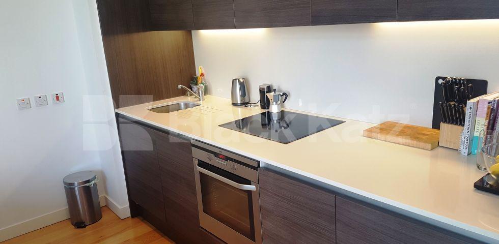 			UNDER OFFER , 1 Bedroom, 1 bath, 1 reception Penthouse			 O Central. Crampton Street, Elephant and Castle/Kennington