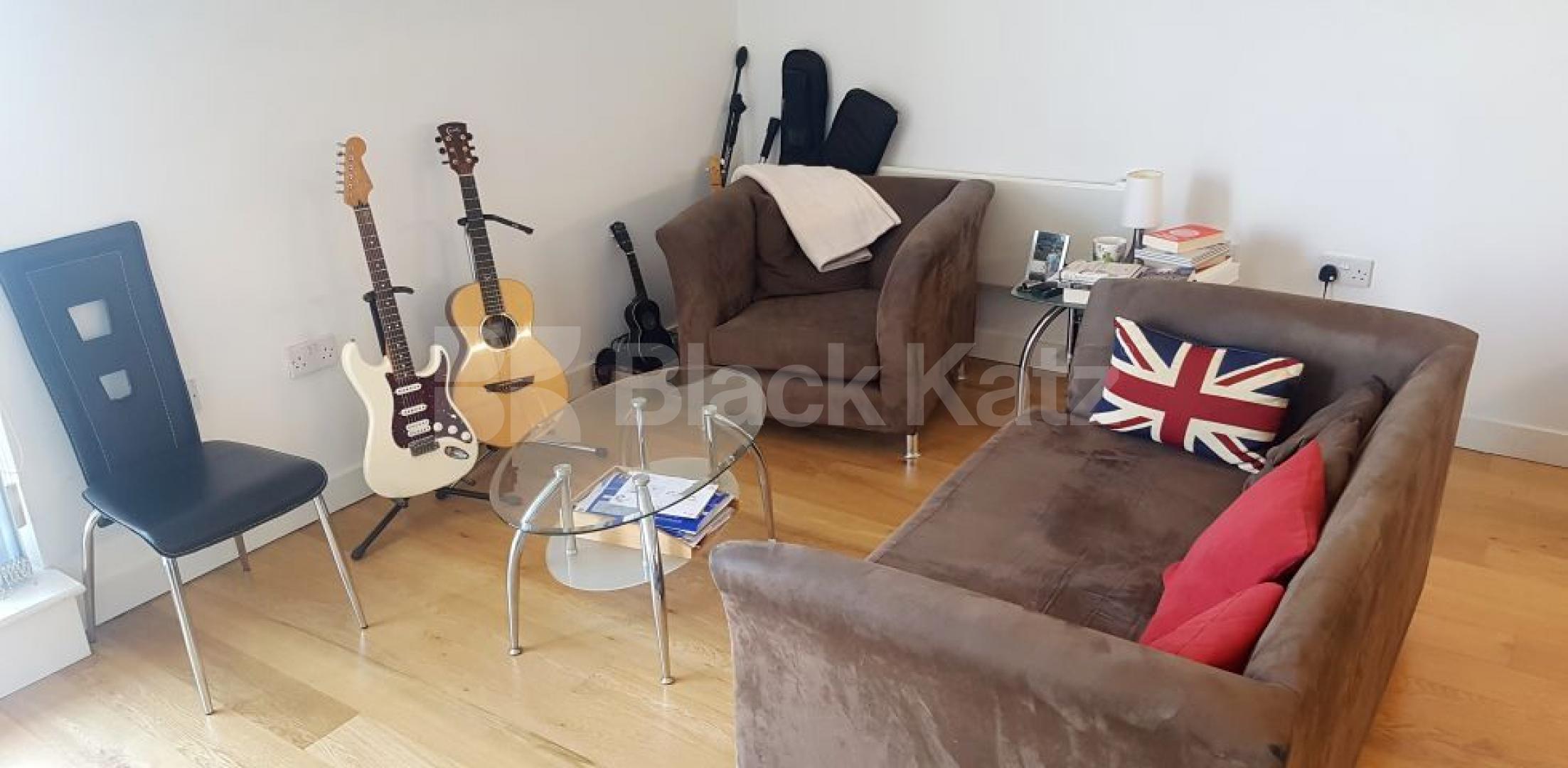 			UNDER OFFER , 1 Bedroom, 1 bath, 1 reception Penthouse			 O Central. Crampton Street, Elephant and Castle/Kennington