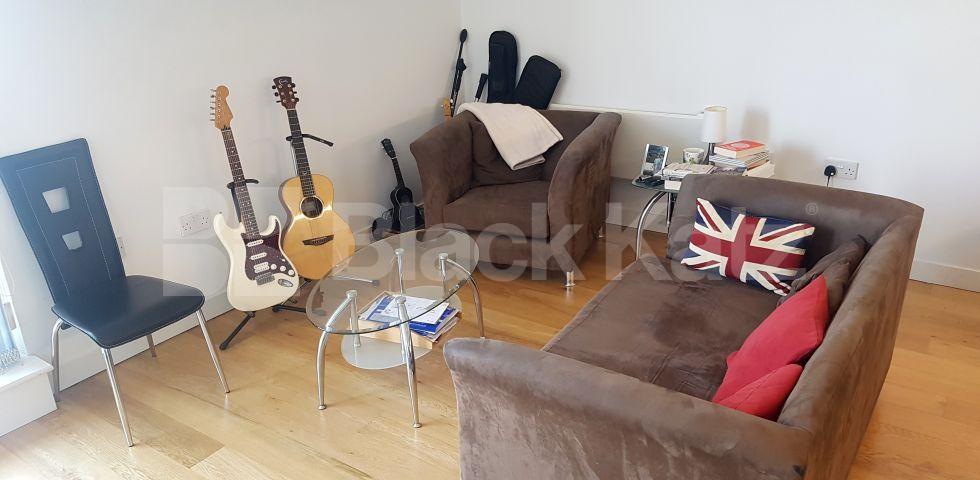 			UNDER OFFER , 1 Bedroom, 1 bath, 1 reception Penthouse			 O Central. Crampton Street, Elephant and Castle/Kennington