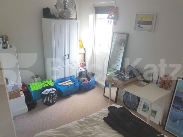			4 Bedroom, 1 bath, 1 reception Flat			 Chesterton Road, LADBROKE GROVE