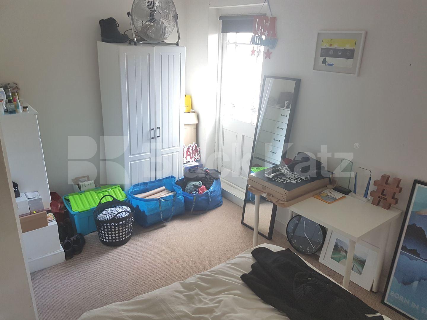 			4 Bedroom, 1 bath, 1 reception Flat			 Chesterton Road, LADBROKE GROVE