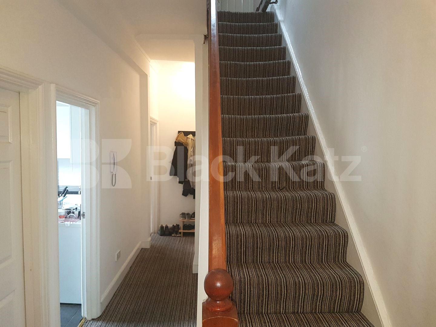 Bright and cheerful 4 Bedroom, Furnished Flat in Chesterton Road W10